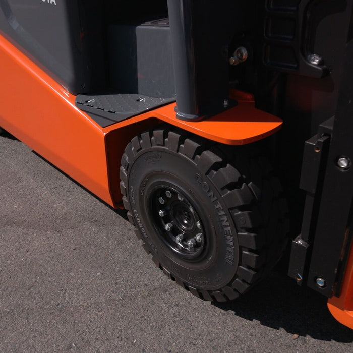 What is the Difference Between Pneumatic and Cushion Tires?