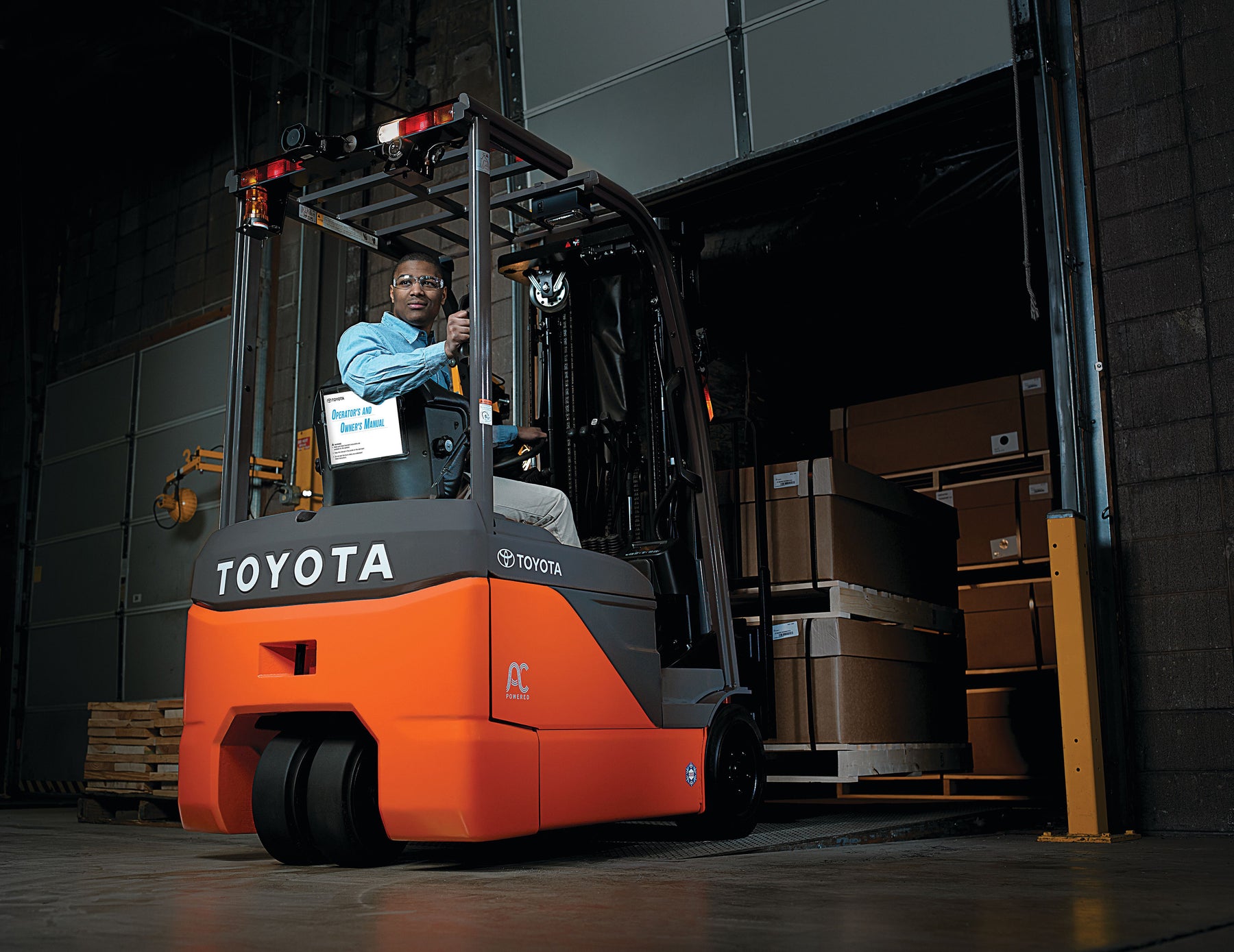 Three-Wheel and Four-Wheel Forklifts: What’s the Difference?
